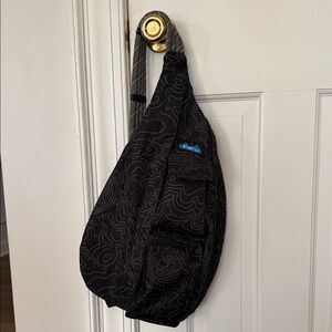 Kavu NWOT Black Patterned Sling Bag